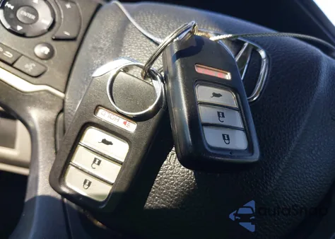 2018 Honda Odyssey Lx z USA, uszkodzony, nr VIN 5FNRL6H28JB016988